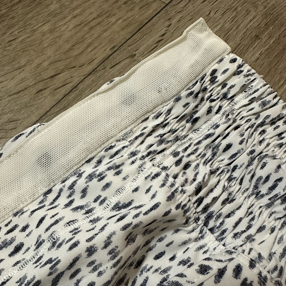 Lululemon Tearaway Pant in Dottie Dash Black/White Size 4 VGUC - Picture 15 of 16